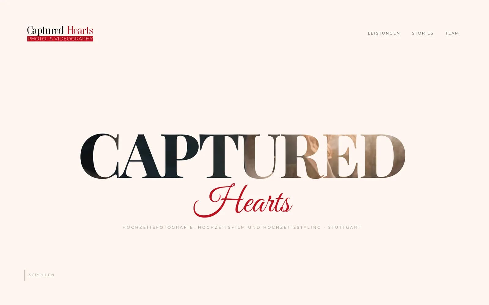 Captured Hearts — Startseite mit dem Schriftzug als Ausschnitt, hinter dem ein Film laeuft